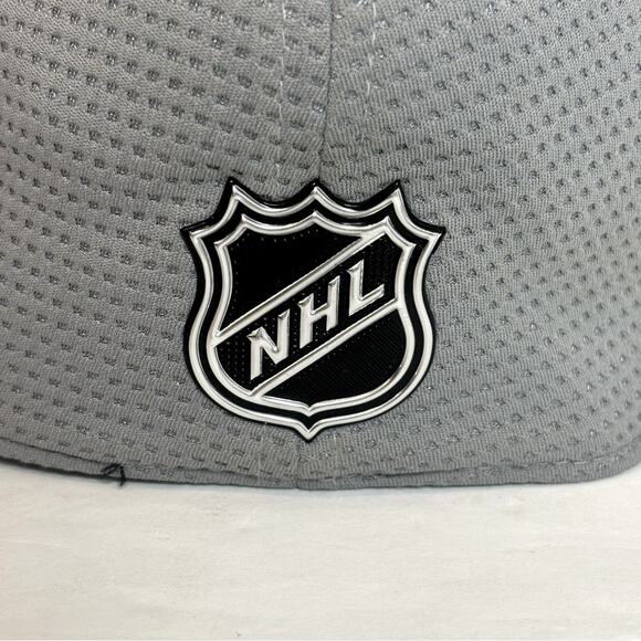 NHL Washington Capitals Gray Purple Hockey Fights Cancer Fitted Flex Hat S/M - Picture 5 of 11